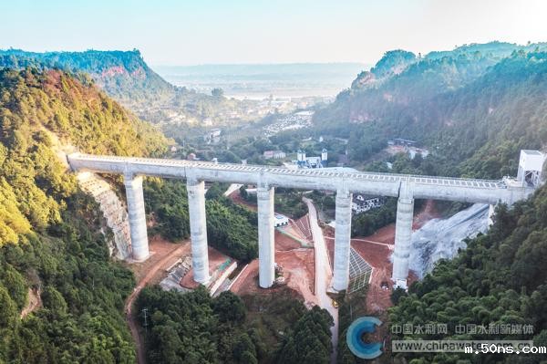 向家坝灌区一期一步工程会诗沟渡槽 本报通讯员 李胜海 摄